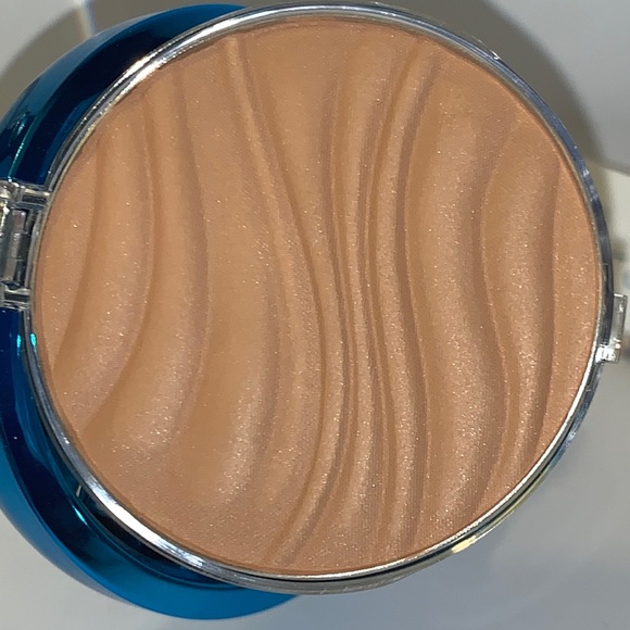 Light Bronzer Mineral Airbrushing Bronzer - Picture 10 of 13